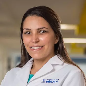 Dr. Alejandra Cruz - Especialista en Gastroenterología - Hospital Clínica Bíblica