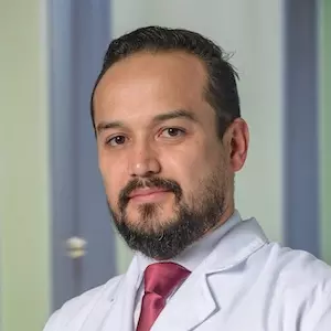 Dr. Allan Robles Calderón - Especialista en Medicina Interna - Hospital Clínica Bíblica