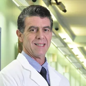 Dr. Mario Alberto Martínez Alfonso - Especialista en Alergología - Hospital Clínica Bíblica