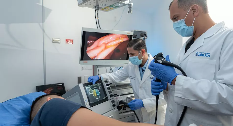 Equipo de Electrocirugía para procedimientos en esófago o colon