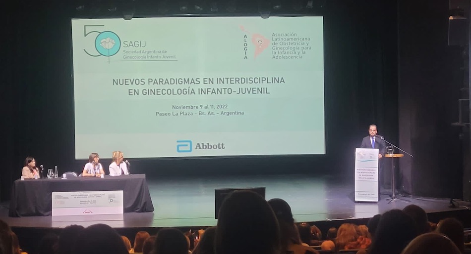 El médico especialista en ginecología y obstetricia, con énfasis en ginecología de adolescentes y niñas del Hospital Clínica Bíblica, Dr. Andrés Zamora, expuso en el Congreso Internacional de Ginecología Infantojuvenil