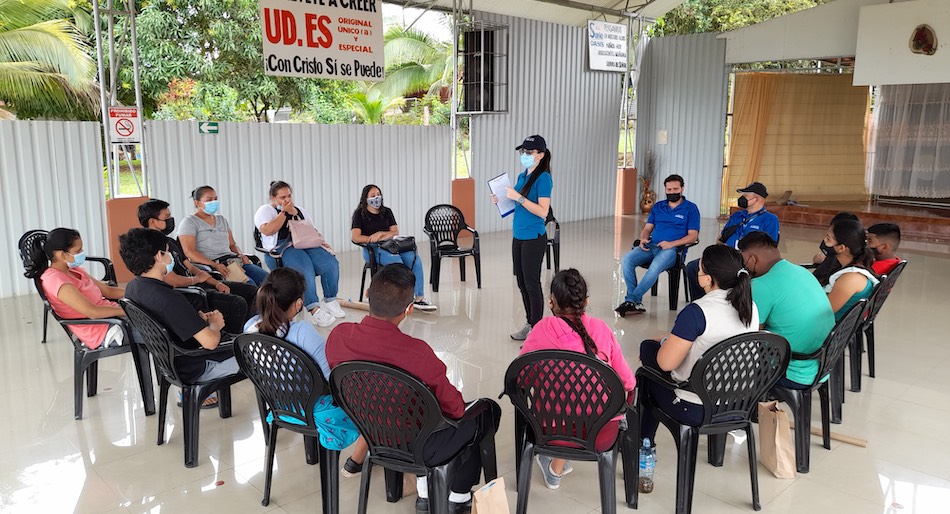 Jóvenes de Sarapiquí toman la mano de Dios para superarse y encontrar su identidad