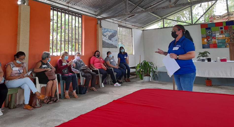 Mujeres en condición vulnerable reciben atención integral en la comunidad de Sarapiquí